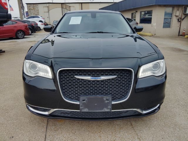 2018 Chrysler 300 Touring