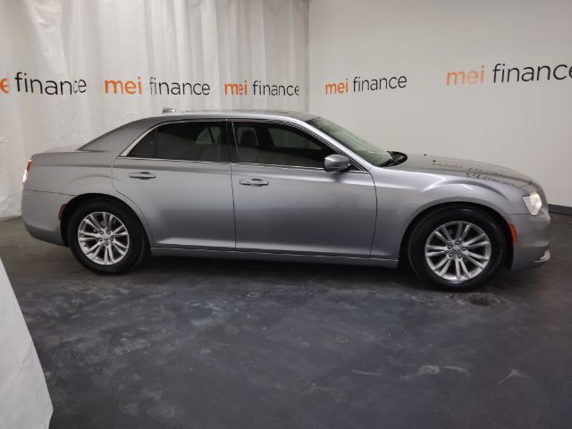 2017 Chrysler 300 Limited