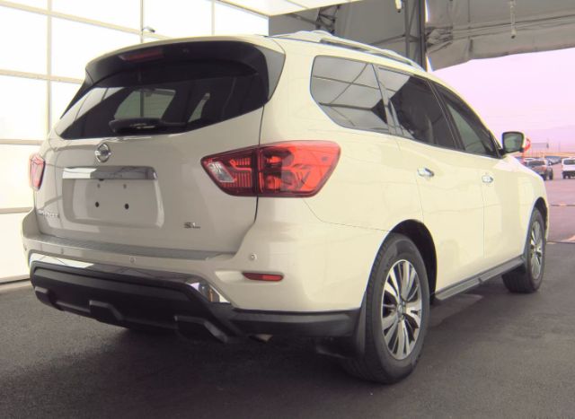 2017 Nissan Pathfinder SL
