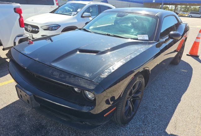 2016 Dodge Challenger SXT's photo