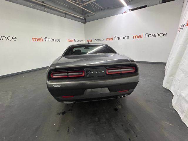 2016 Dodge Challenger SXT's photo