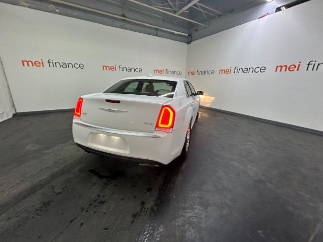 2017 Chrysler 300 Limited