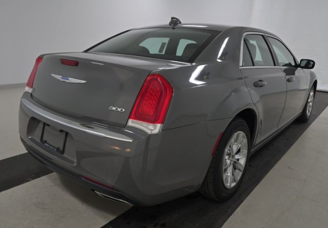 2018 Chrysler 300 Touring