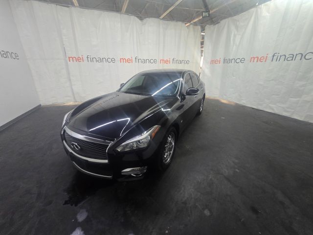 2017 INFINITI Q70 3.7