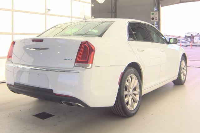 2016 Chrysler 300 Limited AWD