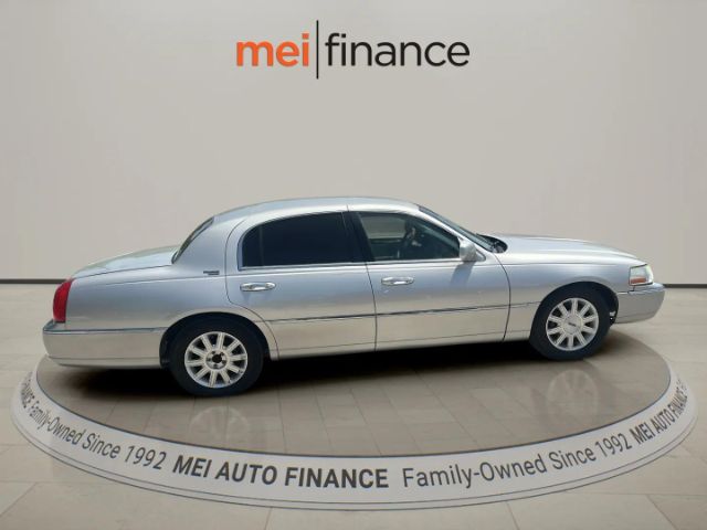 2010 Lincoln Town Car Signature Limited